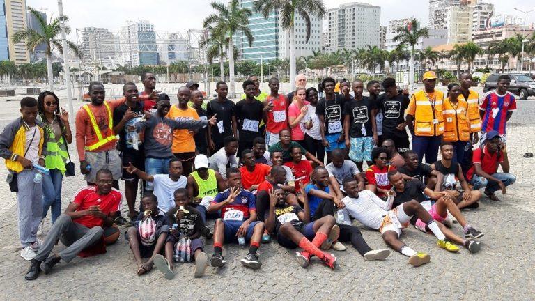 Volunteers at Avenida Marginal Luanda